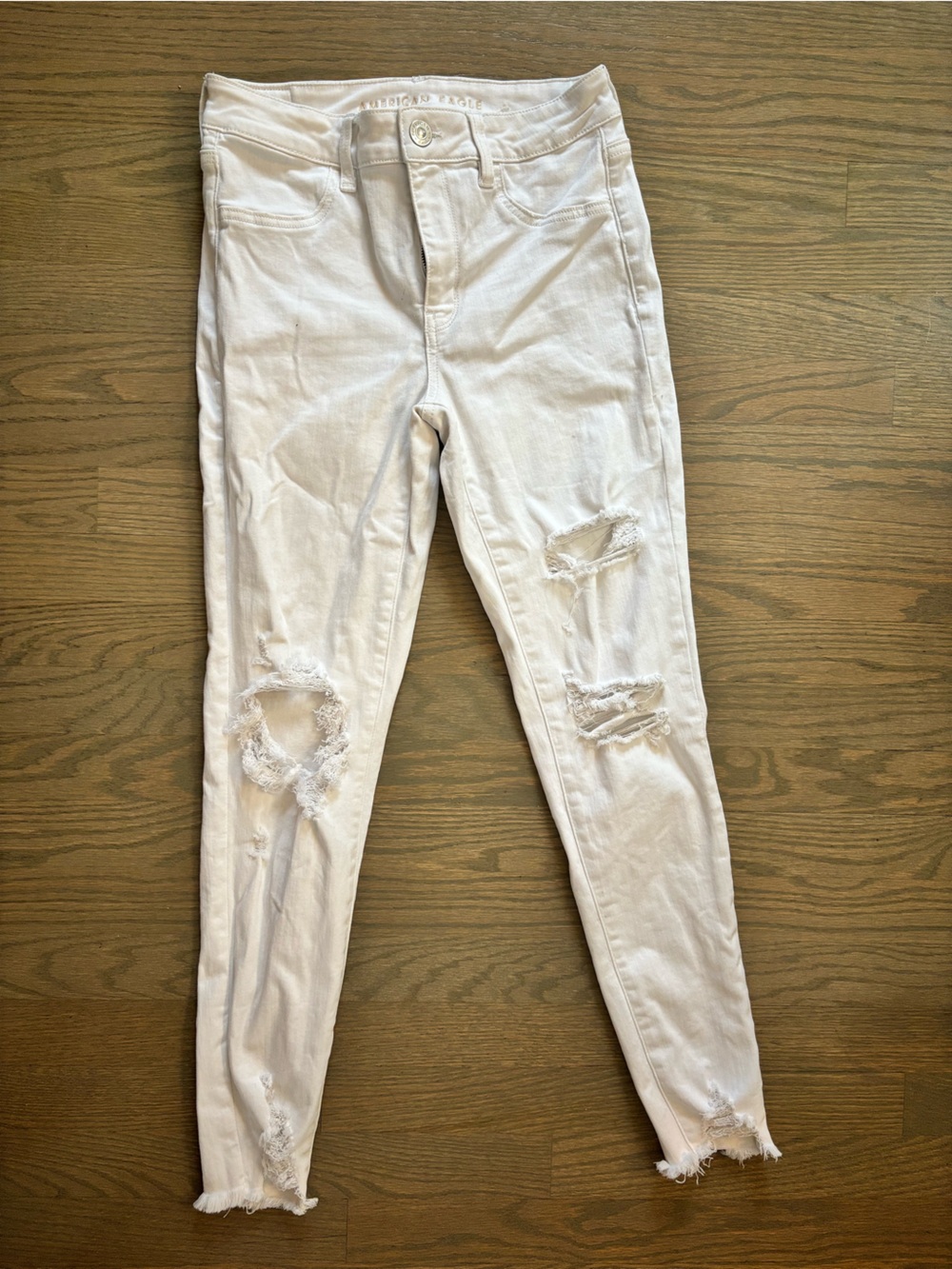 American Eagle ultra high rise white distressed skinny jeans women’s size 8
